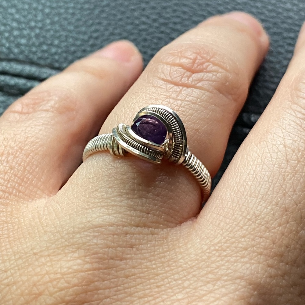 AMETHYST AND STERLING SILVER RING - Picture 10 of 10